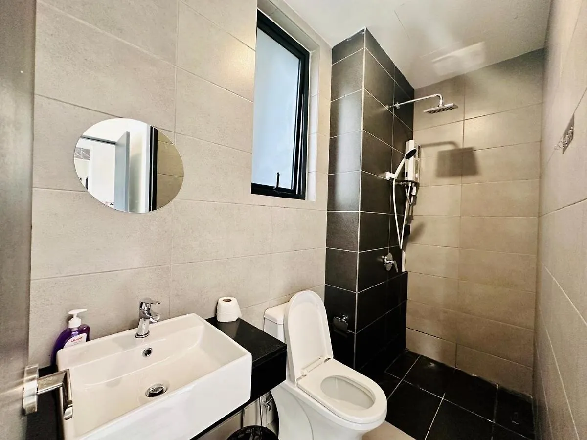 Luxury Familystay 3Br 10 Pax Jelutong 0*,  Malaysia